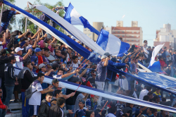 Fans von Guillermo Brown beim Spiel gegen Chacarita Jrs. im Estadio Raúl Conti, Puerto Madryn, Mai 2017