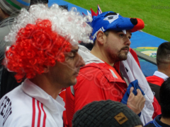 Chilenen und Peruaner nebeneinander beim Copa-America-Halbfinale in der Arena do Gremio, Porto Alegre, Juli 2019