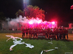 Pyroshow der Juarense-Fans zur Begrüßung der Mannschaft beim Spiel gegen Sarmiento im Estadio Gastón Lafón