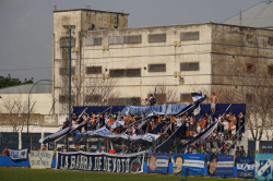 Lamadrid-Fans beim Spiel gegen Liniers im Estadio Enrique Sexto von Villa Devoto, September 2017