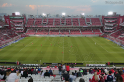 Blick von der Gegengeraden im Estadio Libertadores de América beim Spiel Independiente vs Aldosivi, Sept. 2022