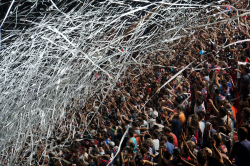 Papier zum Intro im Estadio Pedro Bidegain bei San Lorenzo - River Plate, Recopa 2015
