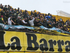 Blick auf die Fankurve im Estadio Carlos V beim Spiel Flandria gegen Midland, April 2024