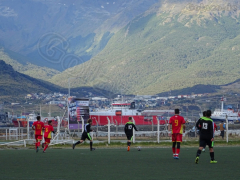 Kulisse des Estadio Municipal Hugo Lumbreras beim Spiel Lasserre - Galicia, Ushuaia, März 2020