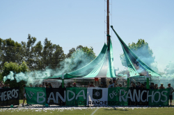 Fans von Atlético Ranchos beim Finale gegen Sport Club Magdalena im Estadio José Luis Brown, Dezember 2016