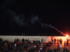 Bengalo bei Independiente - Arsenal in der Copa Sudamericana 2015