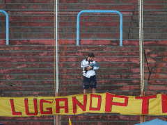 Vater im Estadio Nueva España beim Spiel Deportivo Español vs Tristán Suárez im Mai 2015