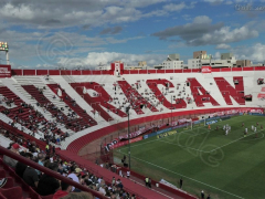 Ehemalige Gästetribüne von Huracáns Estadio Tomás Adolfo Ducó beim Spiel gegen Lanús, Februar 2022