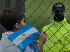 Kleiner Argentinien-Fan beim Spiel gegen Brasilien im Estadio Bicentenario von San Juan im November 2021