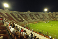 Gästekurve im Estadio Tomás Adolfo Ducó am 13.11.2013 beim Spiel Huracan vs Villa San Carlos
