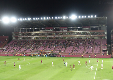 Blick ins Estadio Ciudad de Lanús beim Copa-Sudamericana-Spiel Lanus gegen Garcilaso, April 2024