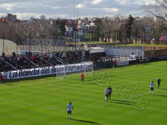 Kulisse im Estadio Guillermo Laza beim Spiel Riestra - Gimnasia de Jujuy, Primera Nacional, August 2019