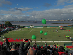 Blick von der Haupttribüne des Estadio Olimpico beim Clásico zwischen Rampla und Cerro, Montevideo, Mai 2019