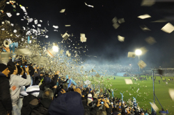 Intro beim Spiel der Primera B Temperley - Platense im Estadio Alfredo Beranger am 08.06.2014