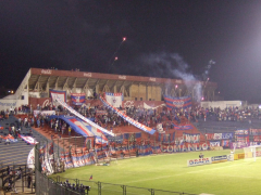 Wenige Zuschauer im Estadio General Pablo Rojas beim Spiel Cerro Porteño gegen Tacuary am 23.09.2007