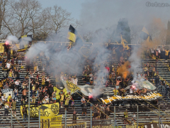 Lange Anreise, dennoch präsent: die Fans von Deportivo Madryn gegen Quilmes in La Plata, 2022