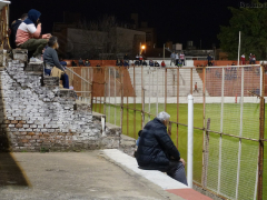 Einsamer Fan im Estadio Pedro Mutio beim Spiel von Atletico Parana gegen Sarmiento im Juli 2022