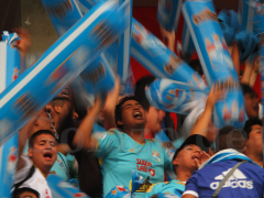 Fans von Sporting Cristal im Estadio Nacional gegen Alianza Lima.