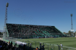 Blick auf die Popular des Estadio Hilario Sánchez Rodríguez beim Spiel San Martín San Juan - Ind. Rivadavia, Nov. 2021