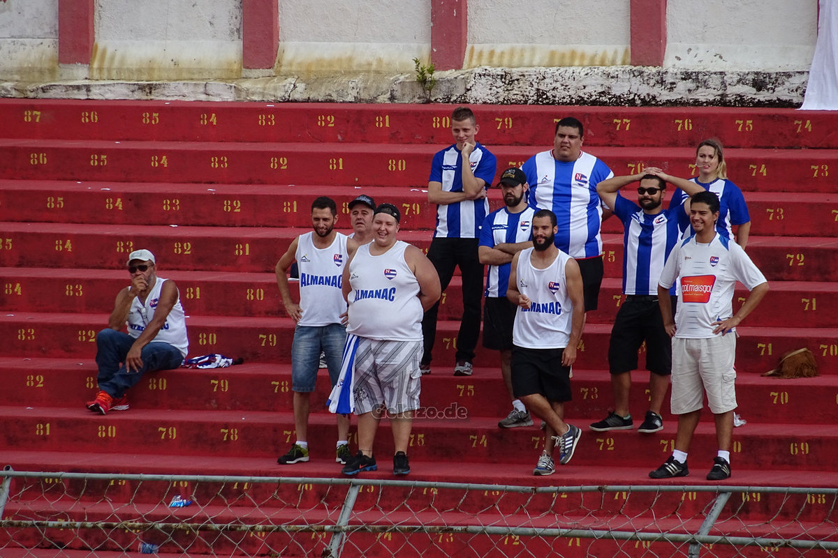 Nacional-Fans beim Spiel gegen Flamengo im Estádio Nicolau Alayon von São Paulo, März 2016
